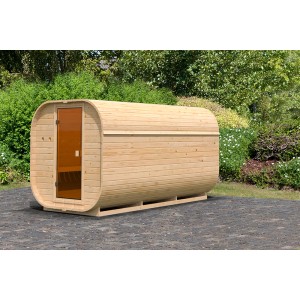 Naturbelassenes Karibu Fassauna Quadro 3 Saunahaus aus Fichte mit Glastür.