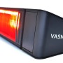 Schwarzer VASNER Teras X20 Infrarot-Heizstrahler mit Fernbedienung, seitliche Ansicht.