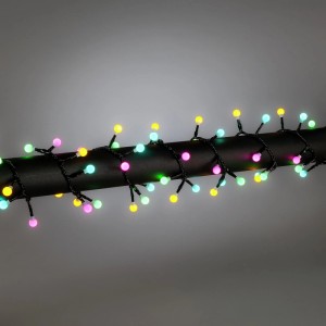 Konstsmide Außen-Lichterkette Cluster mit 400 pastellfarbenen LEDs in Gelb, Blau, Pink auf dunklem Kabel.