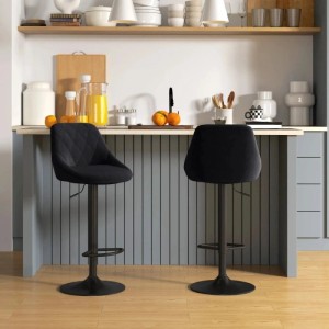 HOMCOM 2er-Set schwarze Barhocker, höhenverstellbar, mit gesteppter Polsterung und Metallfuß an Küchentheke.