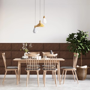 Braunes Wandkissen in Lederoptik, 60x30 cm, als Dekor-Paneel im Esszimmer.