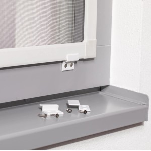 Windhager Insect-Stop Einhängewinkel Set, weiß, zur Montage von Insektenschutz am Fenster.