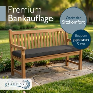 Graphitgraue Beautissu Outdoor Bankauflage Calme, 5cm dick, auf einer Holzbank im Garten. Bequemes Sitzkissen.
