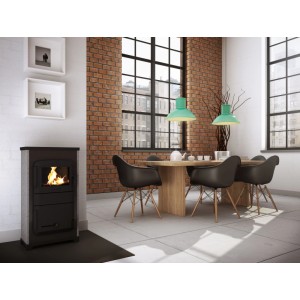 Wamsler Kaminofen RH 8F A Naturstein, 8kW, mit Feuer im Wohnraum.