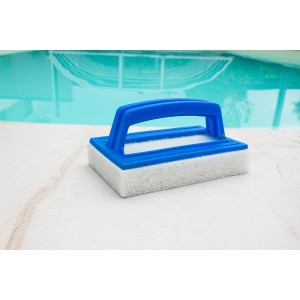 Handschrubber De Luxe mit Griff zur Poolreinigung. Blaue Halterung mit weißem Schwamm.