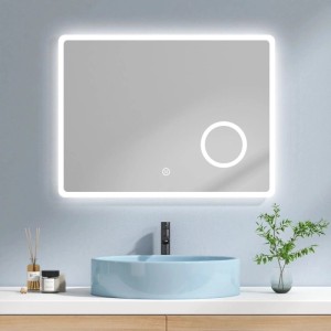 Rechteckiger Emke LED Badspiegel 80x60 cm mit kaltweißer Beleuchtung, 3-fach Vergrößerung und Touch-Bedienung.