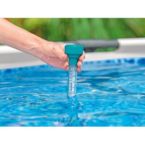 Bestway Poolthermometer im Einsatz: Temperaturmessung im Pool.