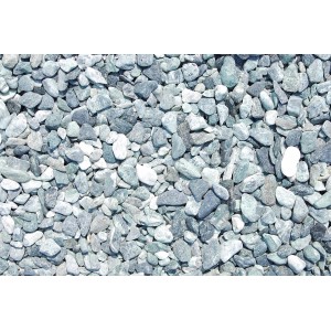 Nahaufnahme von Alpen-Grün Marmor Zierkies (7-15mm) als Schüttgut.