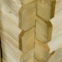 Detailansicht der Eckverbindung des SwingKing Spielhaus Davey aus imprägniertem Holz.