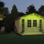 Beleuchtetes Gartenhaus mit Paulmann SimpLED LED Strip Outdoor RGB, 3 m, transparent.