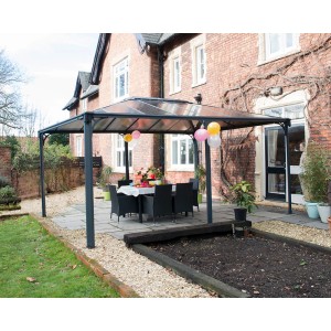 Palram Canopia Martinique Gartenpavillon 3.6 x 4.9 m in Anthrazit mit LED-Set und Tischgruppe.