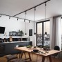 Schwarzes URail Schienensystem von Paulmann in moderner Küche mit Esstisch und Fenster.