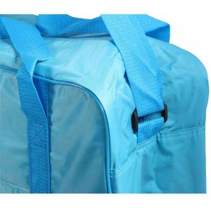 Blaue Connabride Kühltasche, 24 Liter, mit Tragegurt. Ideal für Camping und Freizeit.