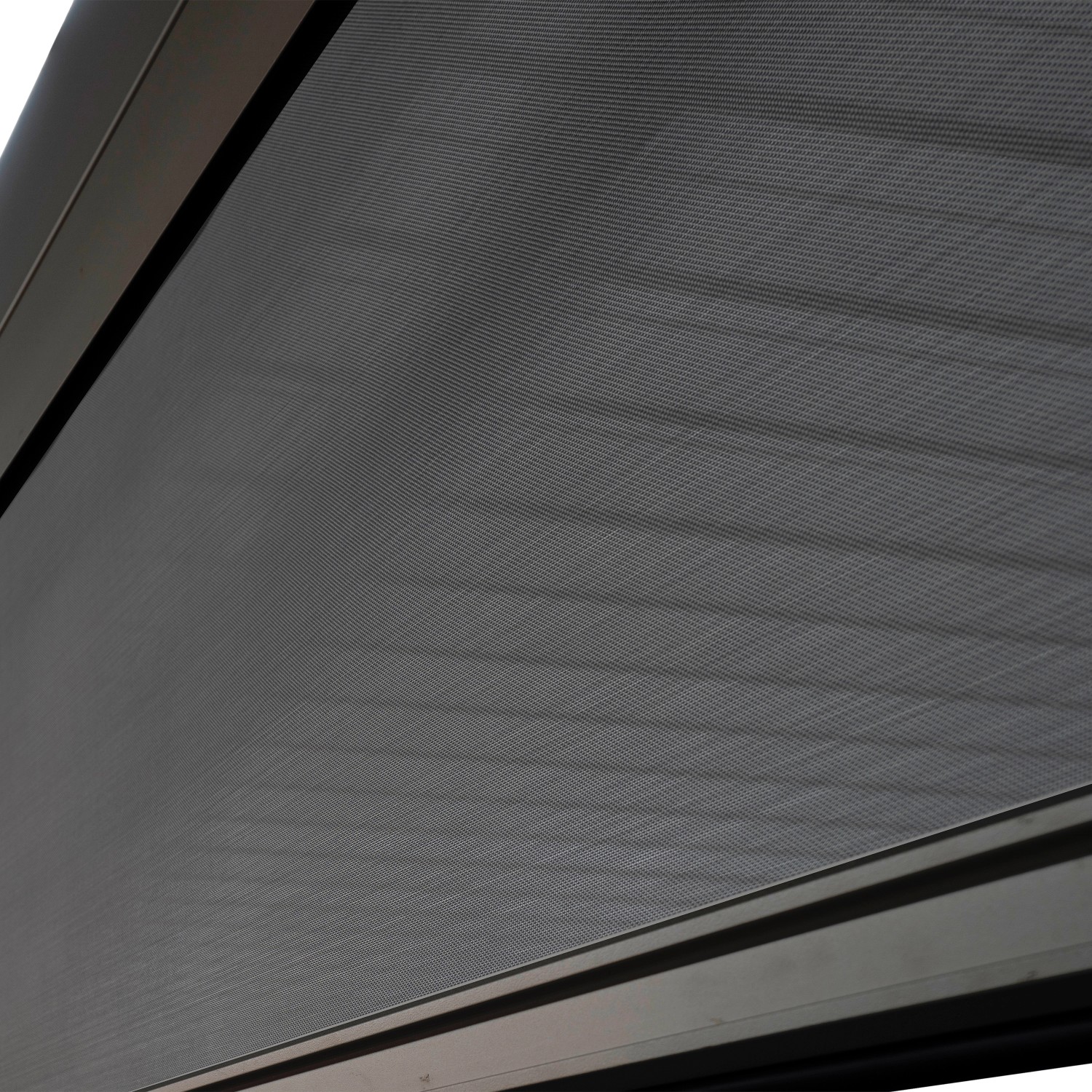 Sonnenrollo Mirador 3 m Anthrazit für Terrassenüberdachung, Textilrollo im Detail.