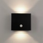 Schwarze LED-Akku-Wandleuchte Amin mit Bewegungsmelder für den Außenbereich.
