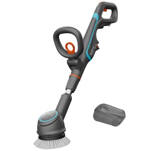 Gardena Akku-Multi-Reiniger AquaBrush Compact: Elektrische Reinigungsbürste für Oberflächen im Außenbereich.