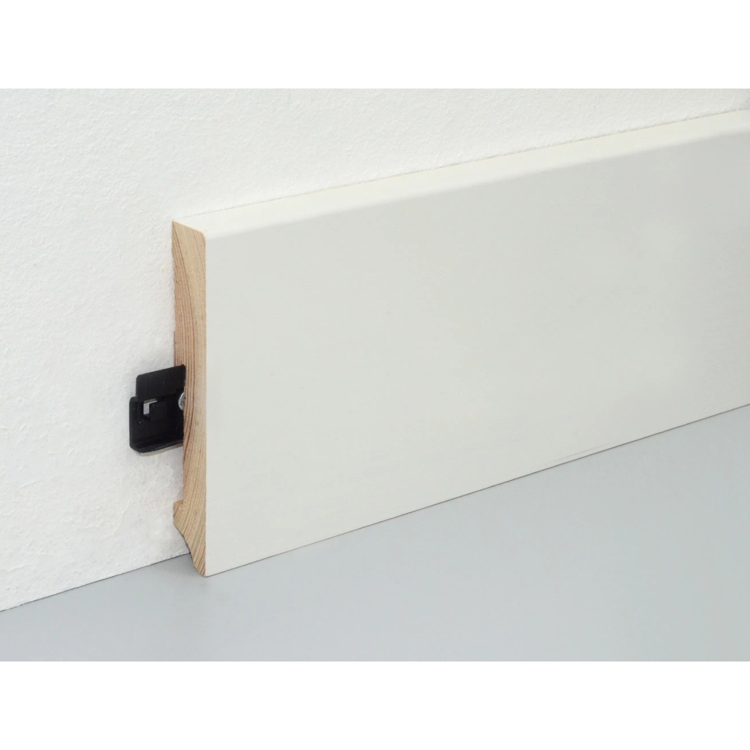 FN Neuhofer Sockelleiste L0158L, Kiefer, weiß lackiert mit Clip-System.