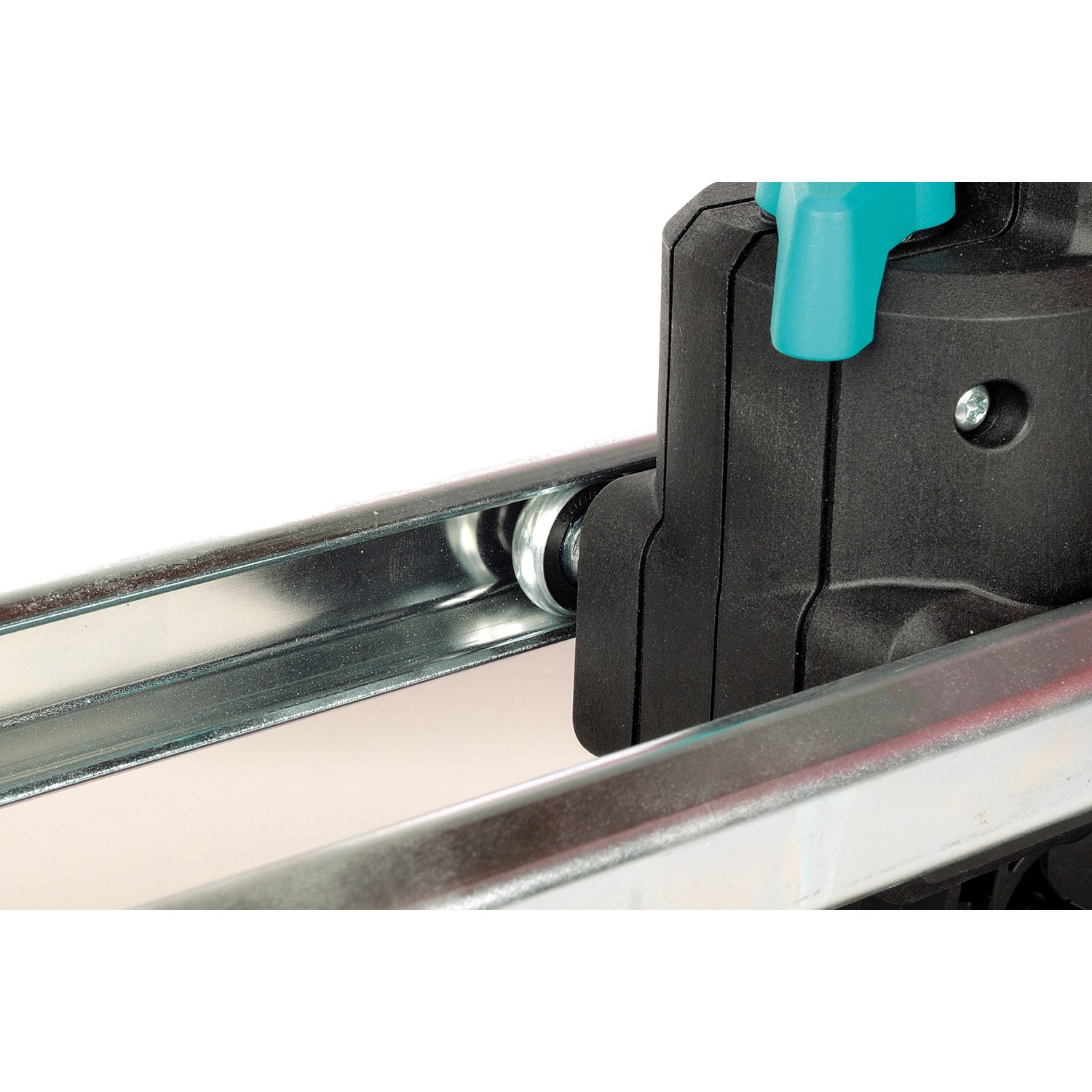 Detailaufnahme: Führungsschienen des wolfcraft Fliesenschneiders TC 670 Expert.