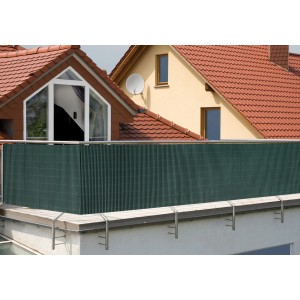 Grüne Balkonverkleidung Comfort, 180x300 cm, als Sichtschutz auf dem Balkon.