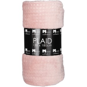 Gerollte, pfirsichfarbene In the Mood Reisedecke Joanne, 180x130 cm. Fleecedecke für Sofa oder Sessel.