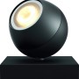 Schwarzer Philips Hue Spot Buckram mit warmweißem Licht auf eckigem Sockel.