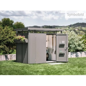 Biohort HighLine Metall-Gerätehaus Quarzgrau-Metallic, Doppeltür offen, mit Werkzeugen und Blumenkasten im Garten.