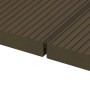 Dunkelbraune Fugendichtung (5-7mm) zwischen Terrassendielen für optimale Abdichtung.