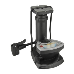 Schwarze Fischer Fuß-Standpumpe mit Manometer und Adapter für Fahrradventile.