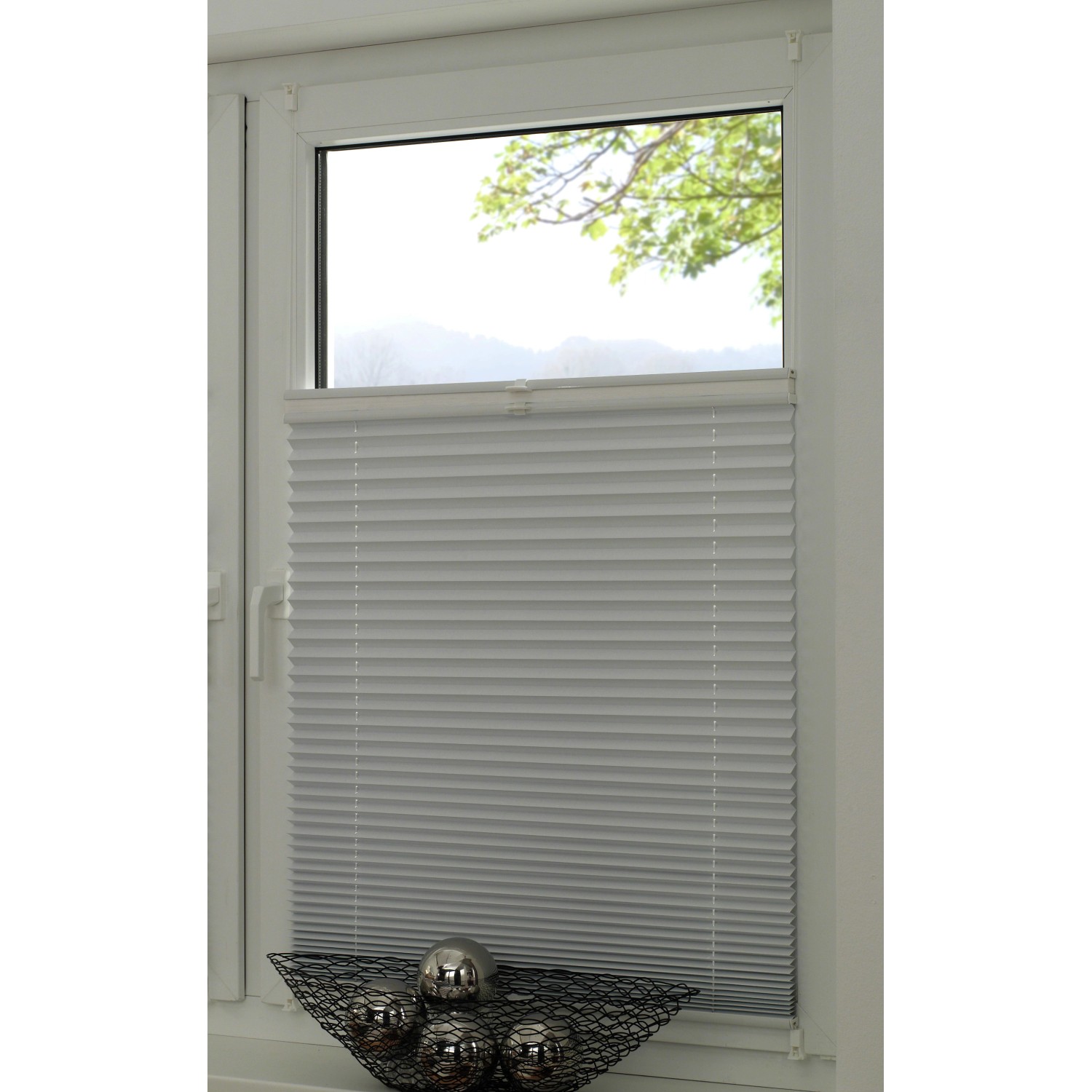 Gardinia Easy Fix Plissee Tag und Nacht, weiß, 40x130 cm am Fenster montiert.