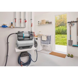 Gardena Hauswasserwerk 6300 SilentComfort mit LC-Display und Bluetooth im Hauswirtschaftsraum.