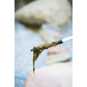 Heissner Algenbürste mit Teleskopstiel entfernt Algen aus dem Teich.
