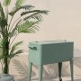Grüne Icy Kühlbox auf Rädern mit Griffen, geteiltem Deckel und Flaschenöffner, mobil für Garten & Party.