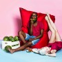 Roter Sitting Point Sitzsack Big Foot Scuba mit Personen und Wassermelonen