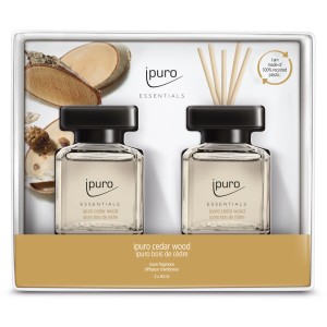 ipuro Essentials Cedar Wood Raumduft-Set mit zwei Flakons und Holzstäbchen.