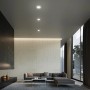 Briloner LED-Einbauleuchten Plat 1er-Set, weiße Deckenstrahler mit neutralweißem Licht in modernem Wohnraum.