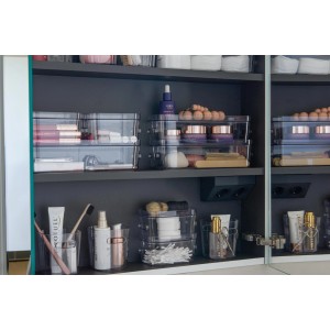 Transparente SmartStore Aufbewahrungsbox Compact Clear Slim im Badezimmerschrank.