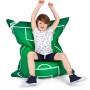 Junge sitzt auf grünem Sitting Point Sitzsack BigBag mit Fußballmuster.