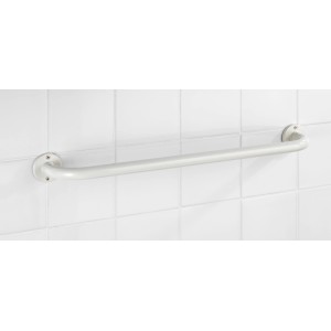 Weißer Wenko Badetuchhalter Basic aus Edelstahl, 60 cm, rostfrei an weißer Wand.