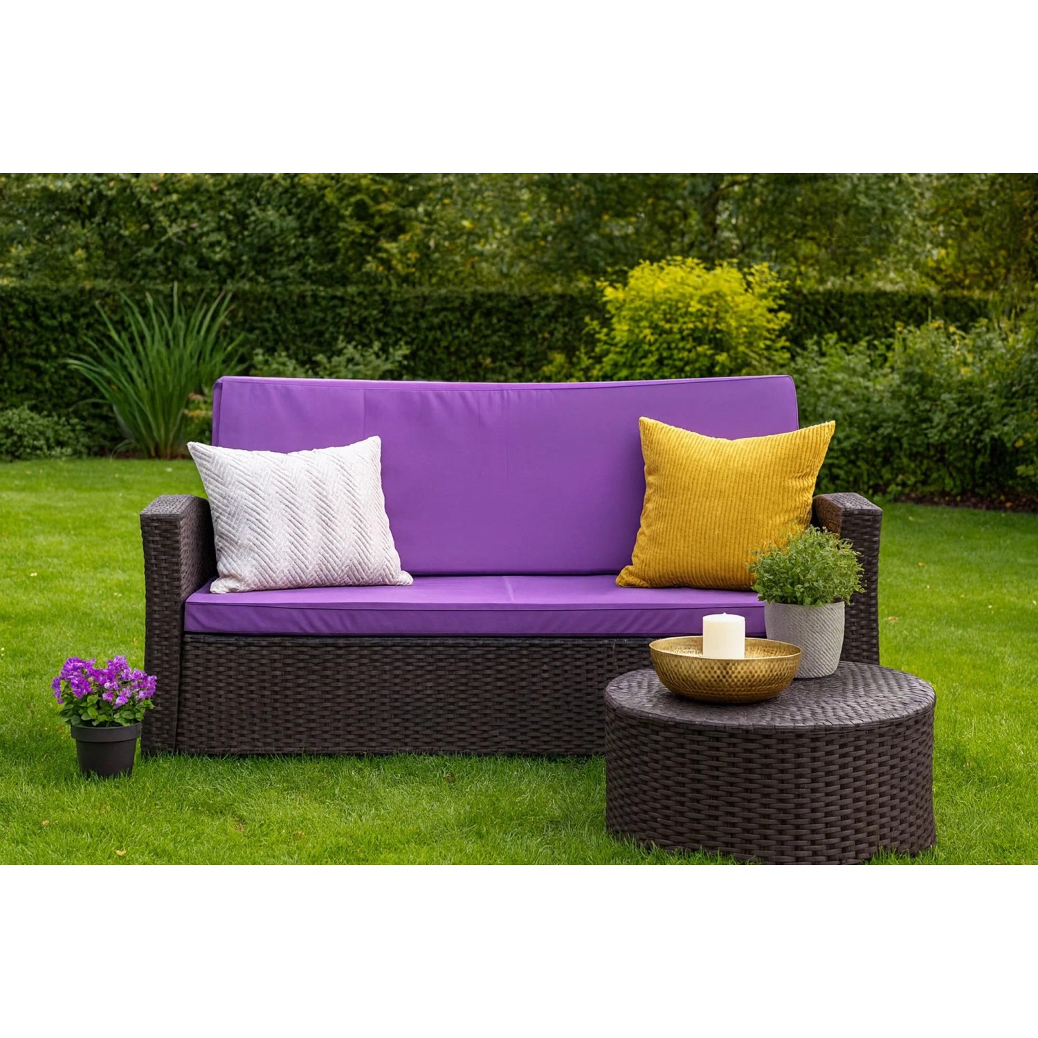 Violettes Gartenkissen-Set für Polyrattan-Möbel, passend für 3-Sitzer Sofa. Bequeme Sitzauflage.