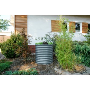 Rundes, graues Vitavia Hochbeet Vita 858 Granit im Garten.