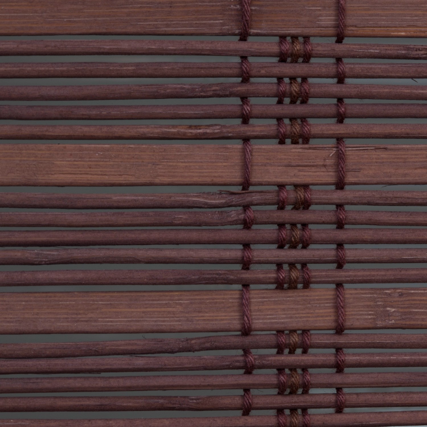 Detailansicht: OBI Bambus-Raffrollo Mataro in Teak, 120x160 cm. Natürlicher Sichtschutz für Fenster.