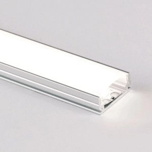 Silbernes Aluminium Aufbauprofil für LED-Streifen mit opalweißem Diffusor, 1 Meter lang, zur homogenen Beleuchtung.