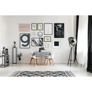 Esstisch mit silberner d-c-table Tischdecke Montecarlo, 140 cm breit.