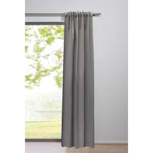 Sandfarbener Verdunklungs-Schlaufenschal von mydeco, 300x135 cm, vor Fenster.