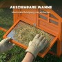 Hand zieht ausziehbare Wanne mit Heu aus orangefarbenem PawHut Kaninchenstall aus Tannenholz zur einfachen Reinigung.