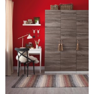 Raumgestaltung mit d-c-fix Klebefolie Sonoma Eiche Trüffel auf Schranktüren.