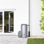 Garantia Regenwasserbehälter Nordic 300 l in Steingrau mit Deckel im Garten.