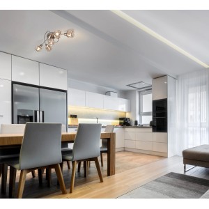 Näve LED-Deckenleuchte Josefa, 5-flammig, Stahl Blank im modernen Esszimmer.