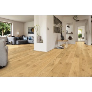 Verlegtes, naturgeöltes Eiche Parkett im Landhausstil mit strukturierter Oberfläche.