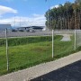Zaun mit H+S Uli Säule-Formrohr 60x40 mm Alu Natur und PVC Abdeckkappe.